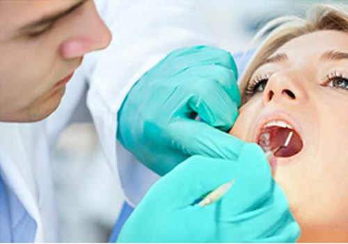 Причины поломки зубных протезов и как происходит их ремонт