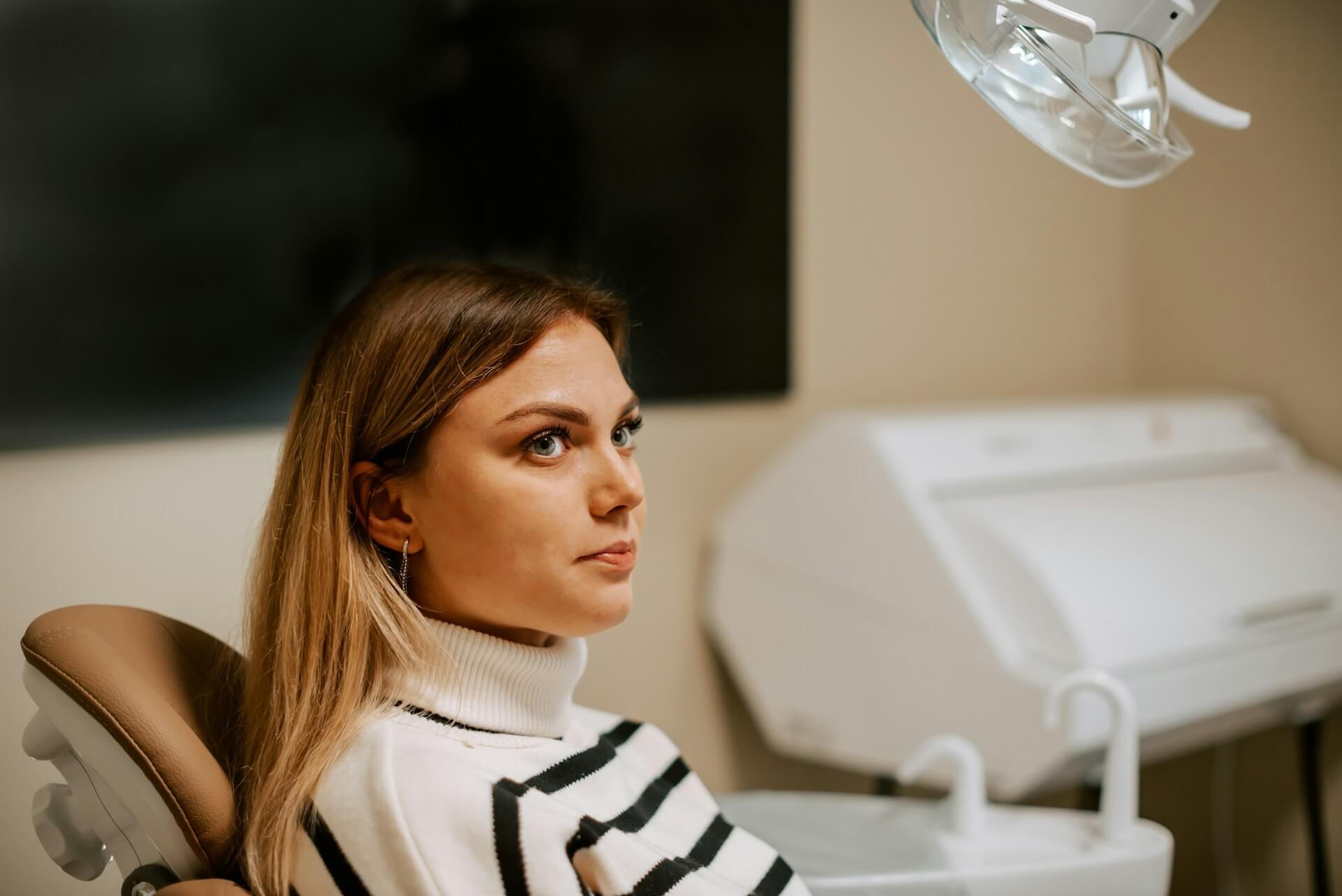 Расшатывают ли элайнеры зубы?