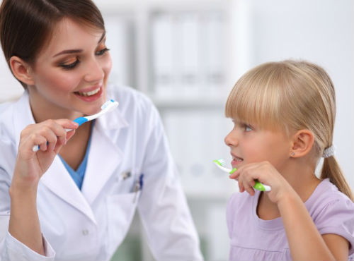Обучение ребенка гигиене зубов