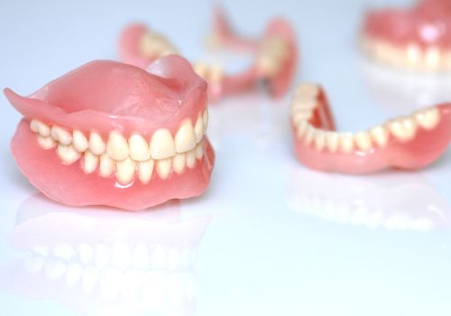 Виды съемных зубных протезов